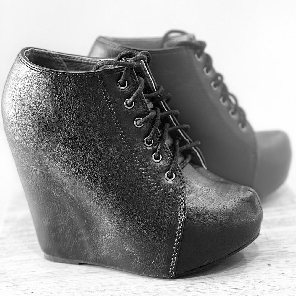 Comfortable Designer Look Hidden Wedge.